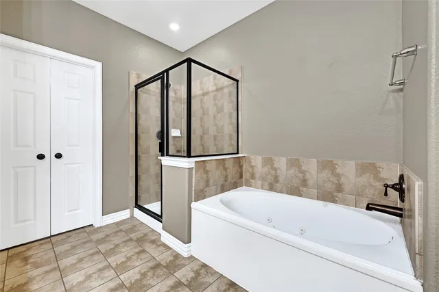 $2,400 | 38 Ginger Jar Street, The Woodlands, TX 77382