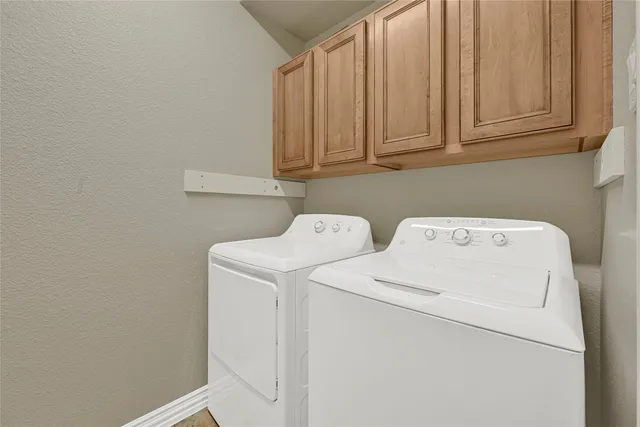 $2,400 | 38 Ginger Jar Street, The Woodlands, TX 77382