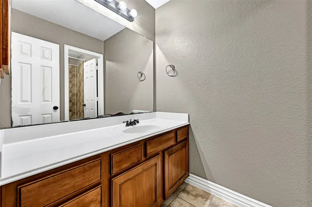 $2,400 | 38 Ginger Jar Street, The Woodlands, TX 77382