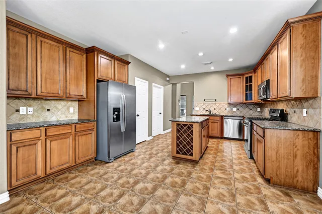 $2,400 | 38 Ginger Jar Street, The Woodlands, TX 77382