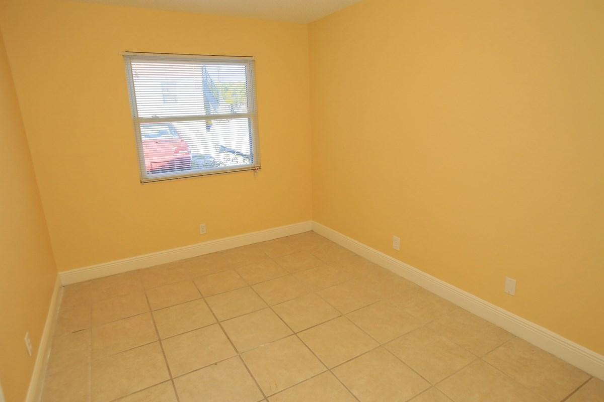 749 West 7th Street Riviera Beach, FL 33404 - Photo 6 of 9 20161011144820517188000000-o
