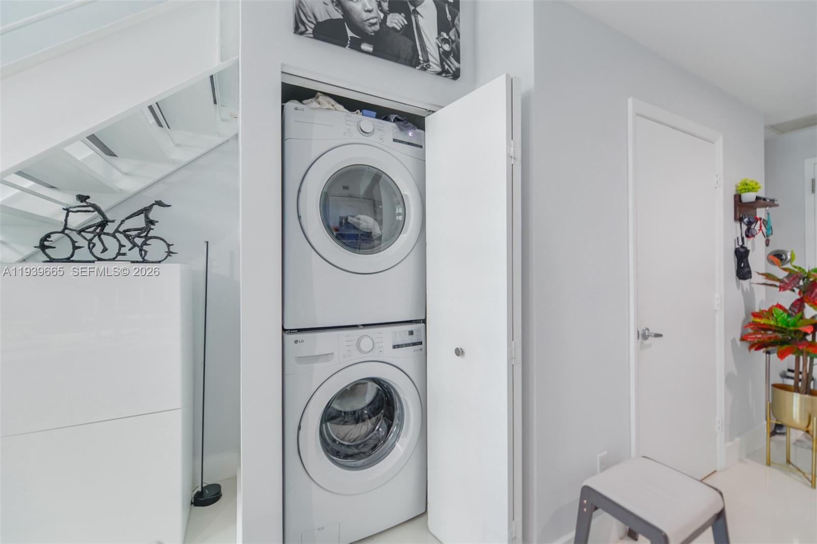60 Southwest 13th Street, Unit 2404 Miami, FL 33130 - Photo 6 of 28 a utility room with dryer and washer