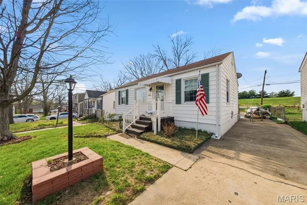 $149,900 | 10512 St Francis Lane, St. Ann, MO 63074