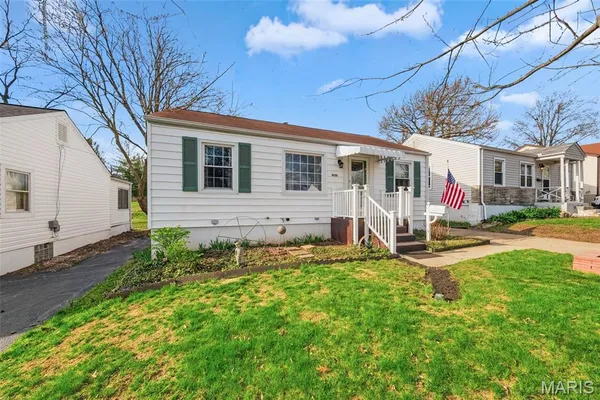 $149,900 | 10512 St Francis Lane, St. Ann, MO 63074