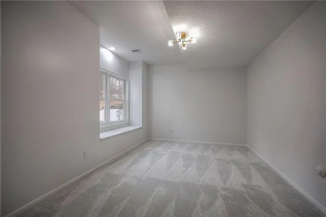 $539,900 | 2118 Northwest 81 Court, Kansas City, MO 64151