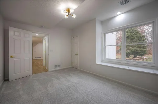 $539,900 | 2118 Northwest 81 Court, Kansas City, MO 64151