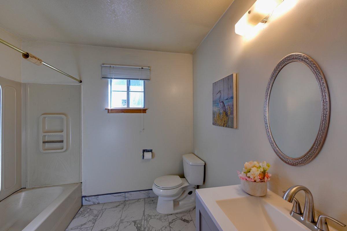 3421 County Road 88C Dunnigan, CA 95937 - Photo 13 of 22 a bathroom with a toilet sink and tub