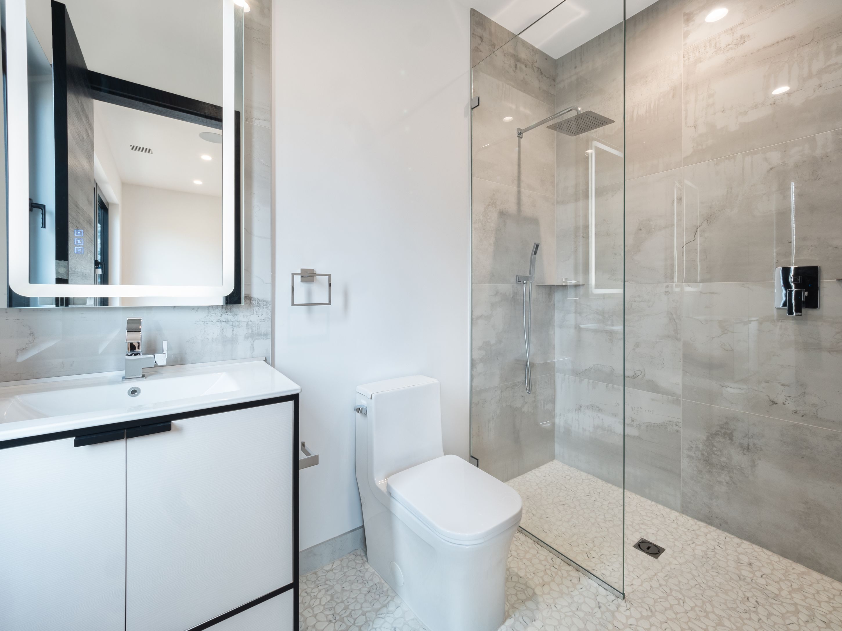 406 Toppings Path Sagaponack, NY 11932 - Photo 16 of 21 Guest Bath