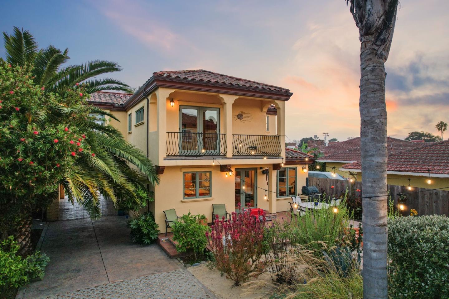116 Monterey Street Santa Cruz, CA 95060 - Photo 11 of 61 a front view of a house with a garden