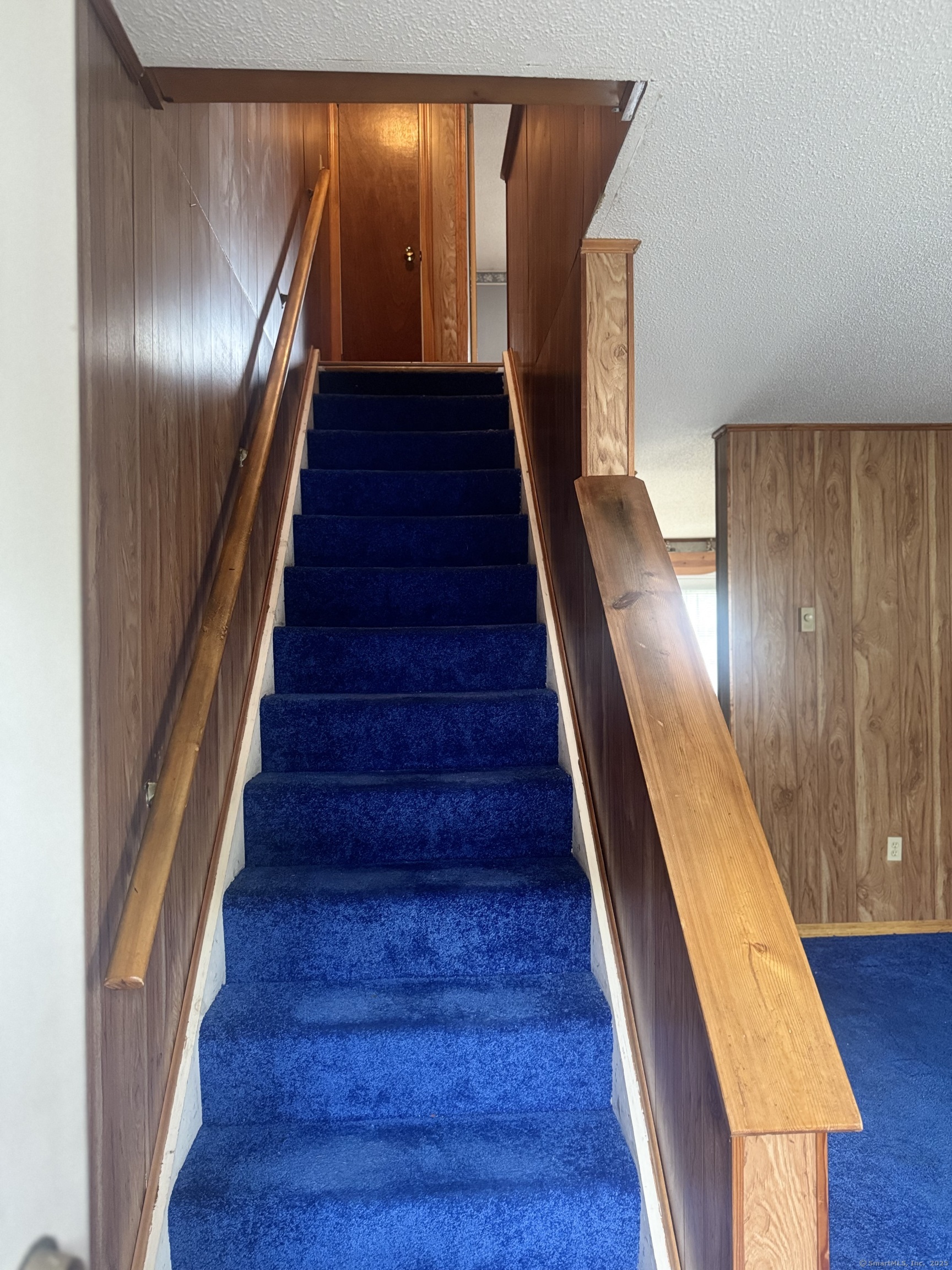 260 Scott Road, Unit 1 Waterbury, CT 06705 - Photo 7 of 11 a view of entryway