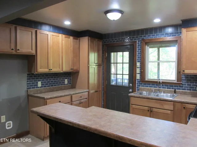 $489,900 | 1042 Old Oliver Road, Walland, TN 37886