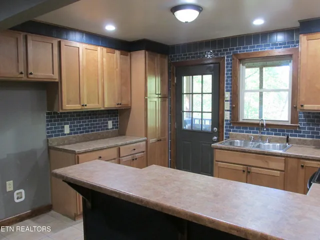 $489,900 | 1042 Old Oliver Road, Walland, TN 37886