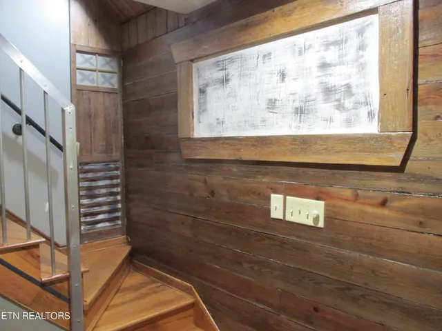 $489,900 | 1042 Old Oliver Road, Walland, TN 37886