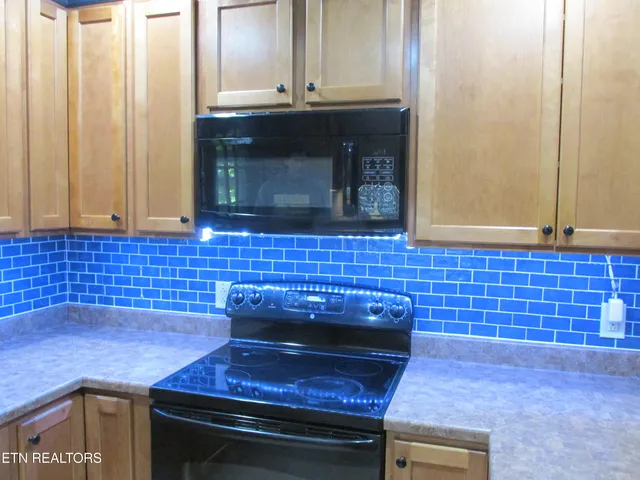 $489,900 | 1042 Old Oliver Road, Walland, TN 37886