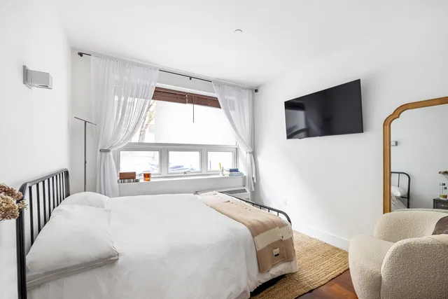 $1,650,000 | 129 Metropolitan Avenue, Unit 1B | Williamsburg