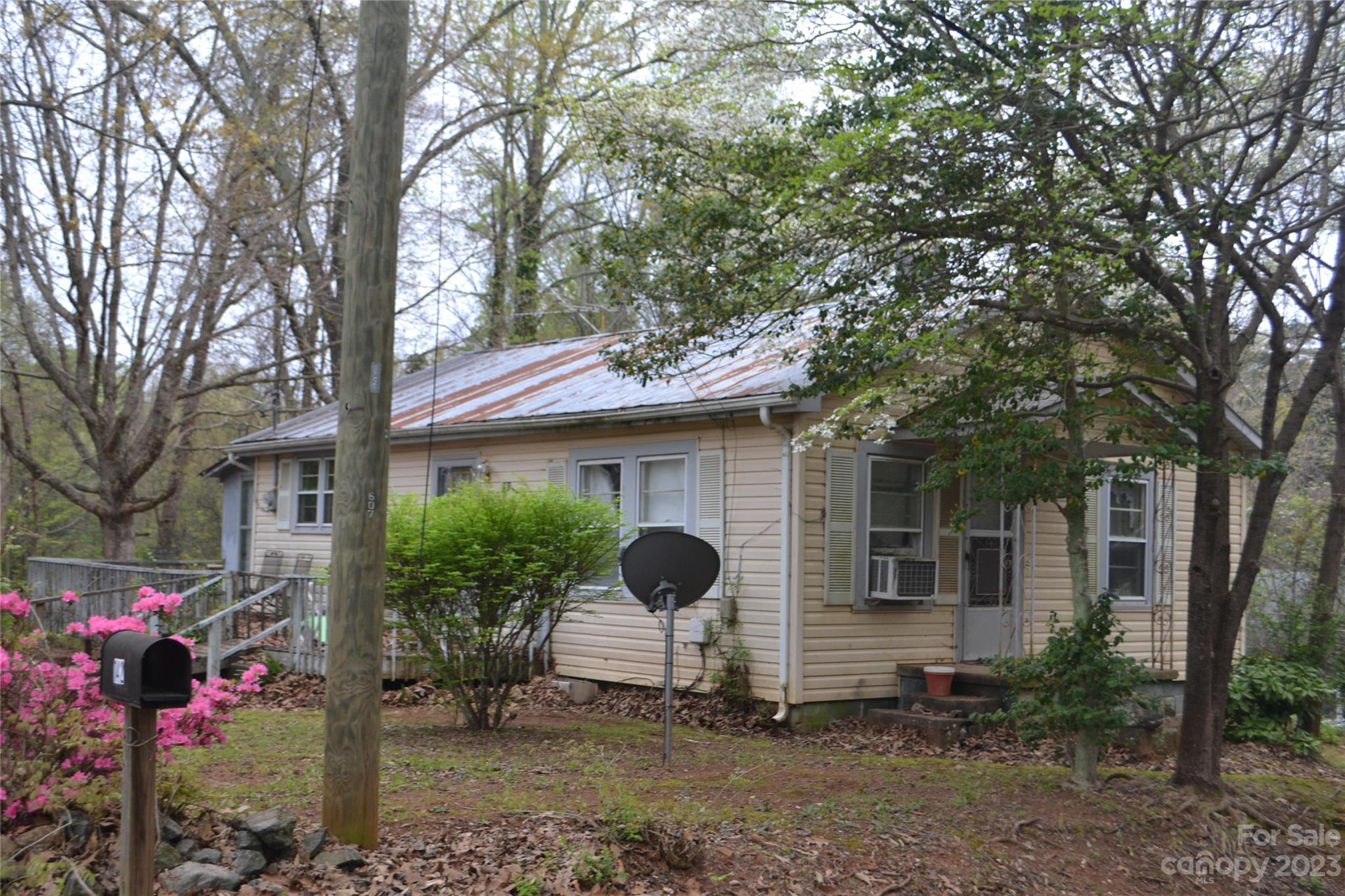 147 Gabriel Street Rutherfordton, NC 28139 - Photo 4 of 29 a front view of a house with garden