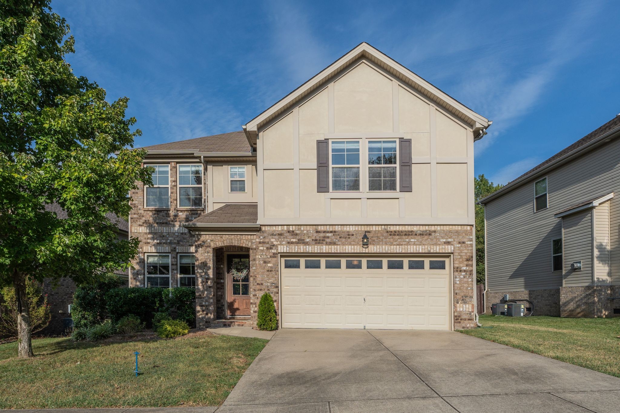 976 Legacy Park Road Mount Juliet, TN 37122 - Photo 1 of 33 Very convenient to all Providence shopping, dining, & services, and close to Percy Priest Lake! Sidewalks throughout the neighborhood, nice shade tree in front yard, only a few short minutes to I-40.