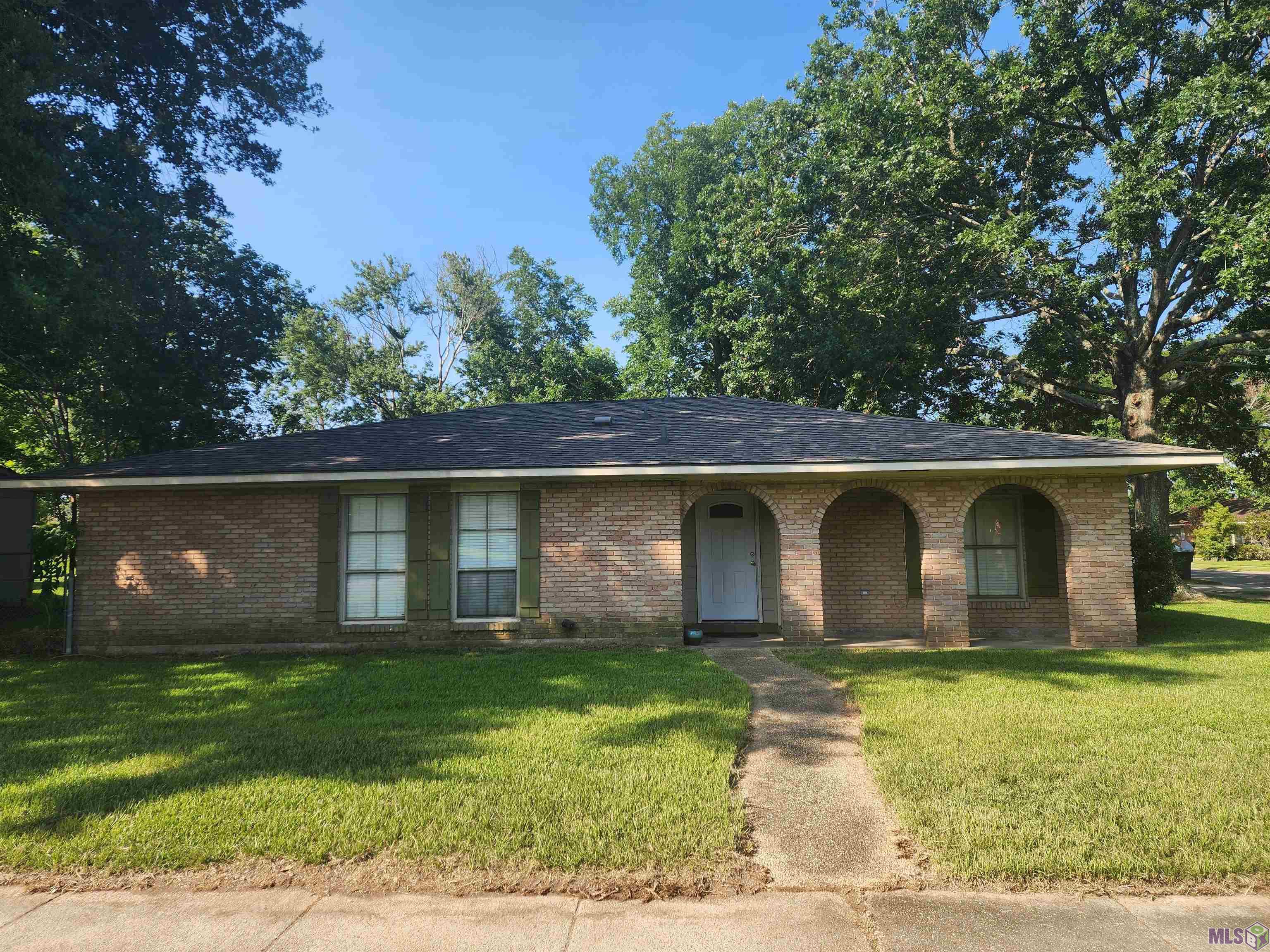 9238 Tasmania Avenue Baton Rouge, LA 70810 - Photo 1 of 10