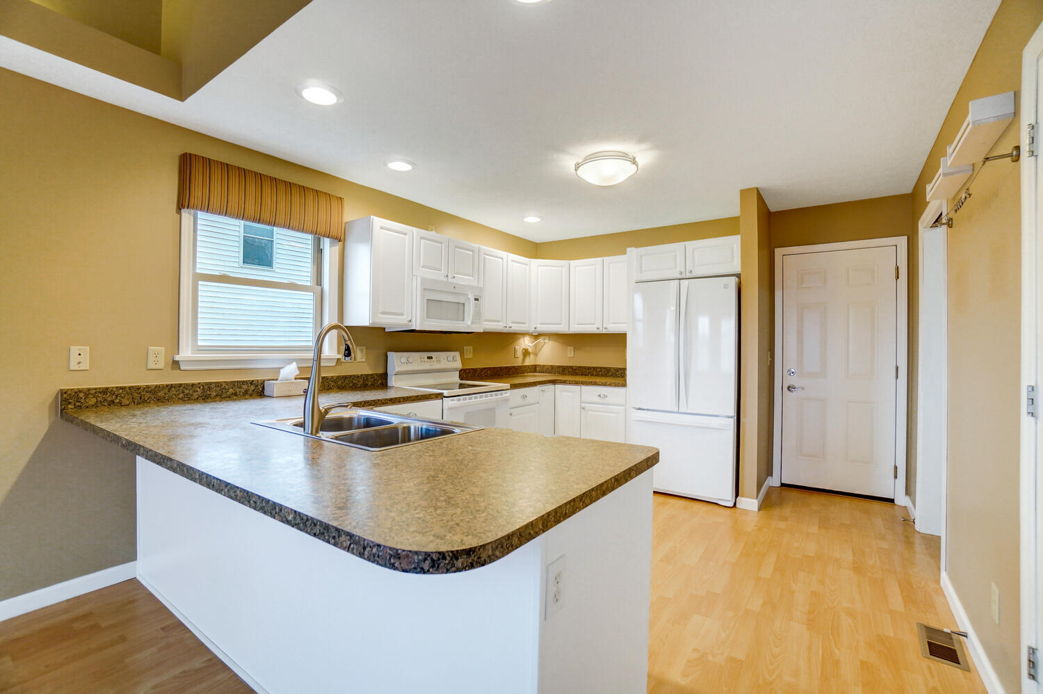 278 Hampton Trail Springfield, OH 45502 - Photo 8 of 53 Gallery Image 8
