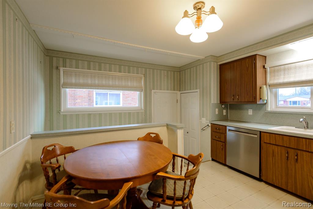32623 Joy Road Westland, MI 48185 - Photo 9 of 34