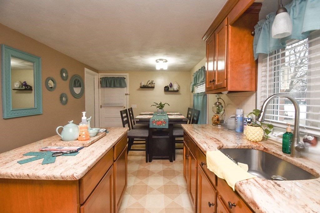 82 Chilson Street Springfield, MA 01118 - Photo 8 of 34
