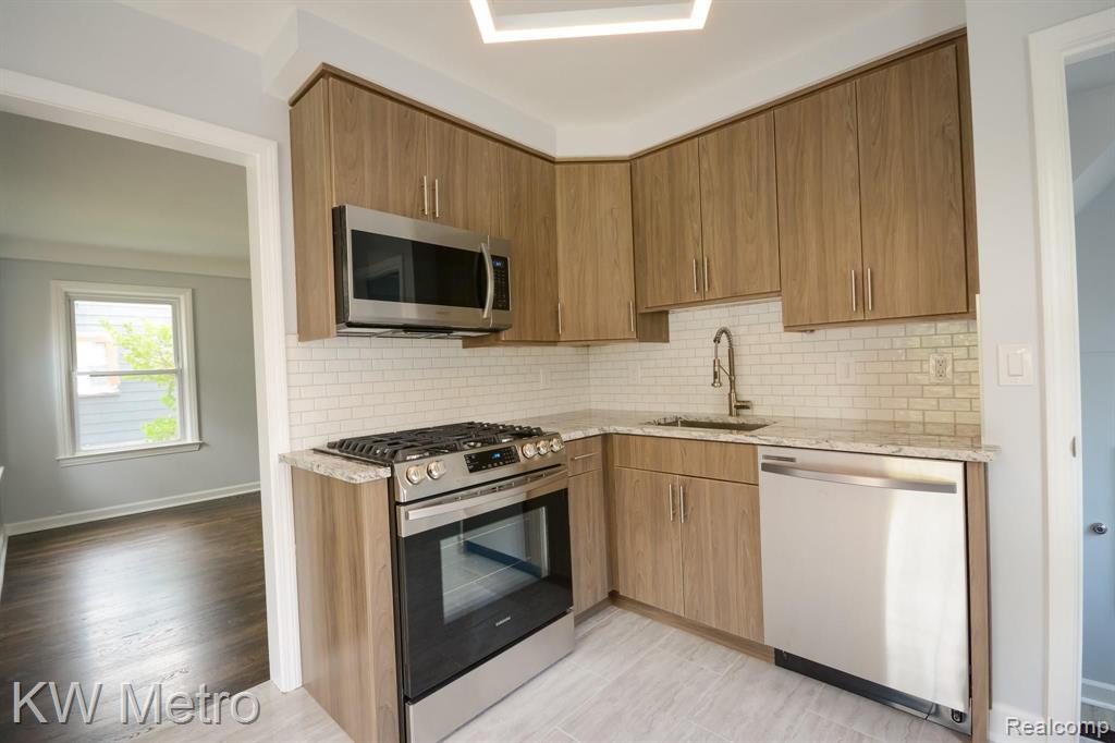497 Roth Boulevard Clawson, MI 48017 - Photo 5 of 33