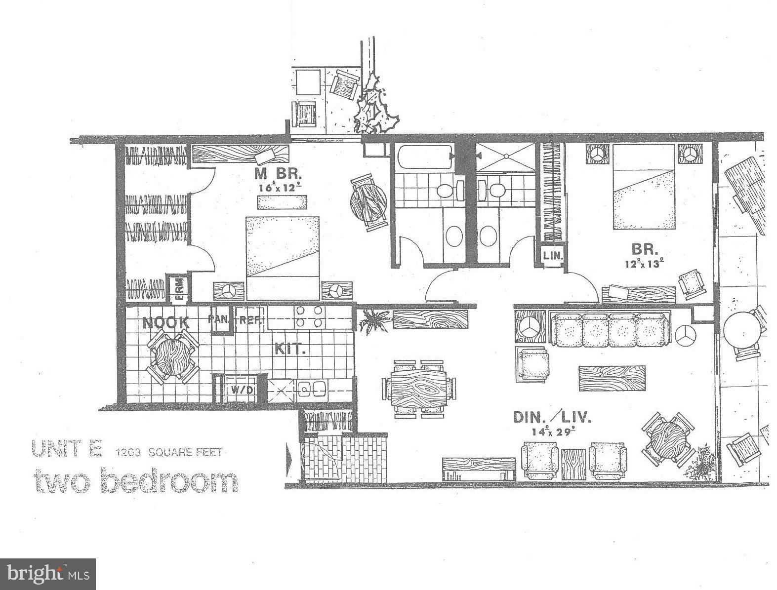 6101 Edsall Road, Unit 1706 Alexandria, VA 22304 - Photo 40 of 40 a black and white photo of a living room
