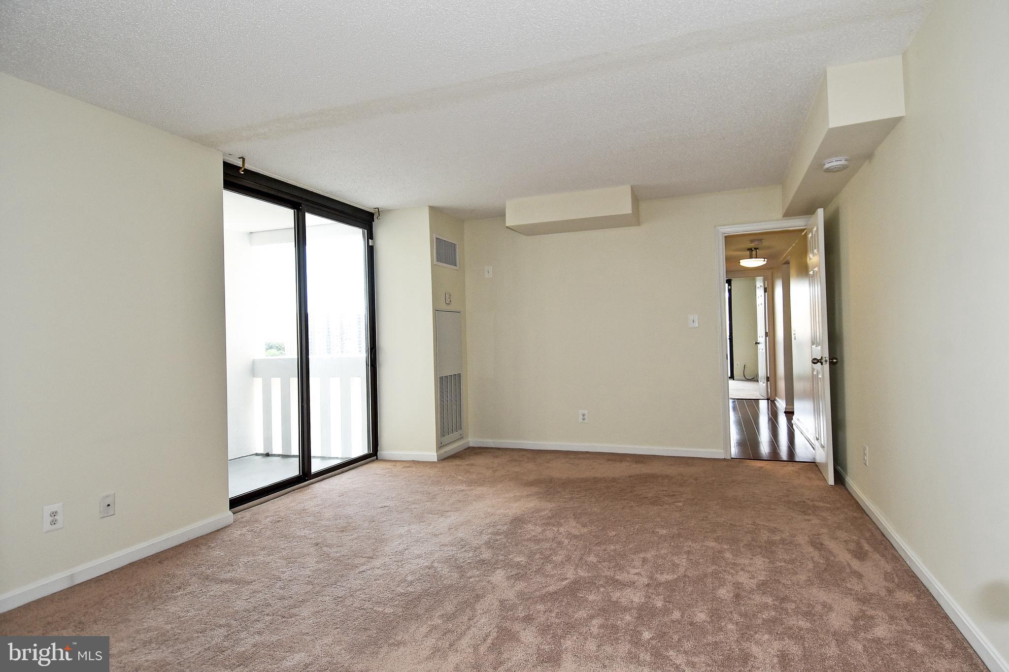 6101 Edsall Road, Unit 1706 Alexandria, VA 22304 - Photo 17 of 40 an empty room with windows and closet