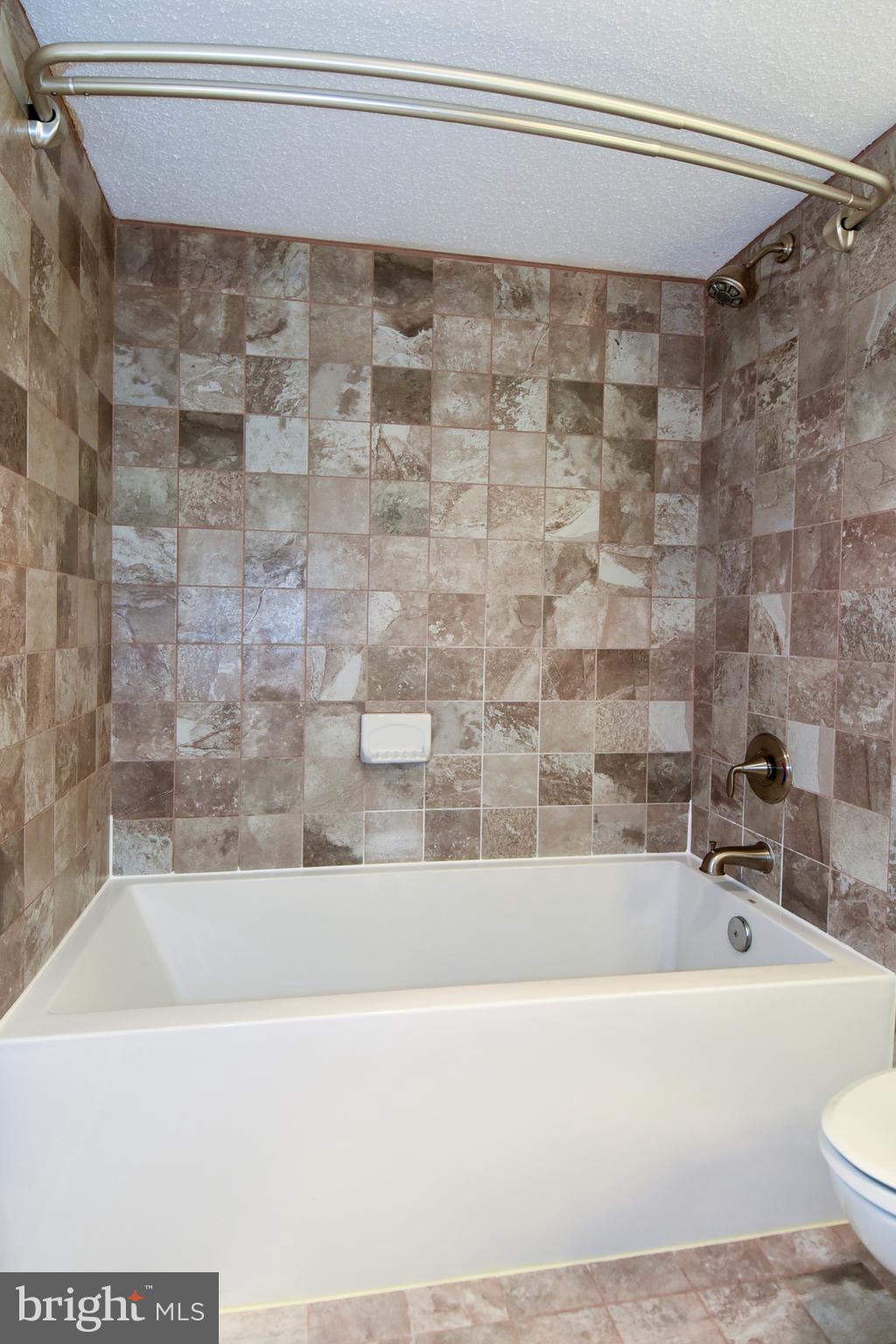 6101 Edsall Road, Unit 1706 Alexandria, VA 22304 - Photo 20 of 40 a bathroom with a bathtub and a shower
