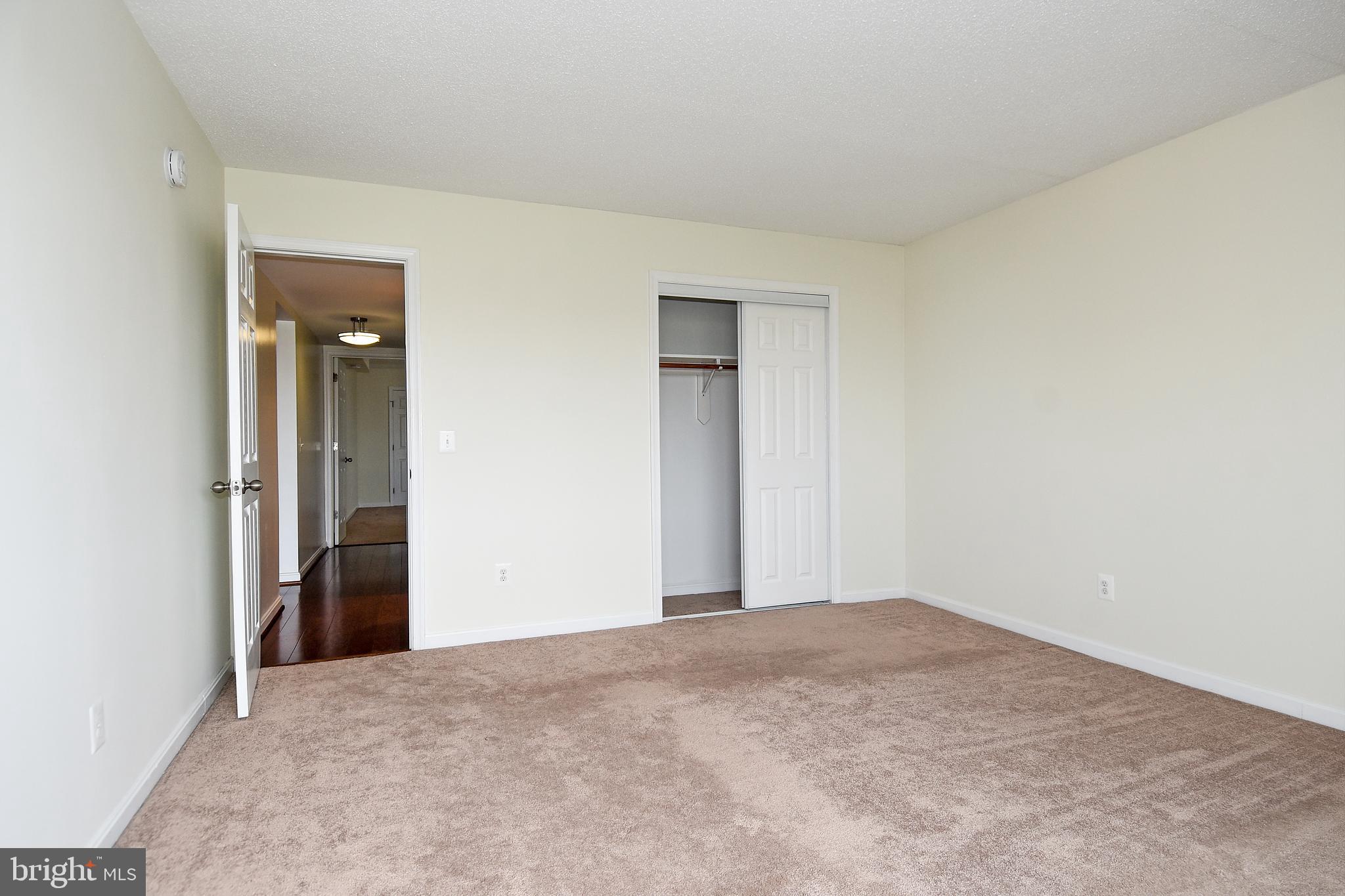 6101 Edsall Road, Unit 1706 Alexandria, VA 22304 - Photo 23 of 40 a view of an empty room and closet