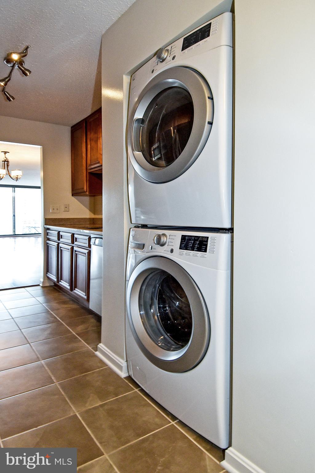 6101 Edsall Road, Unit 1706 Alexandria, VA 22304 - Photo 26 of 40 a view of a storage & utility room with windows