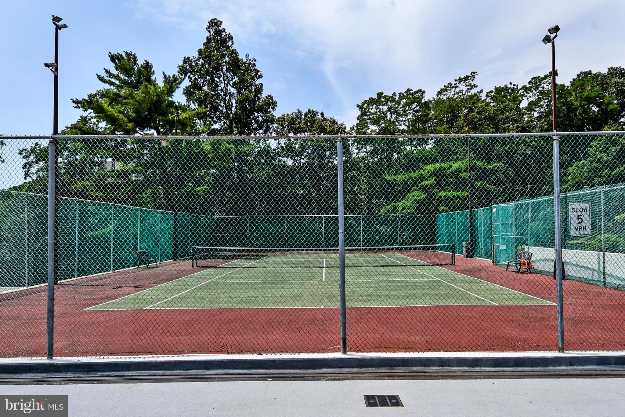 6101 Edsall Road, Unit 1706 Alexandria, VA 22304 - Photo 33 of 40 a view of a tennis court