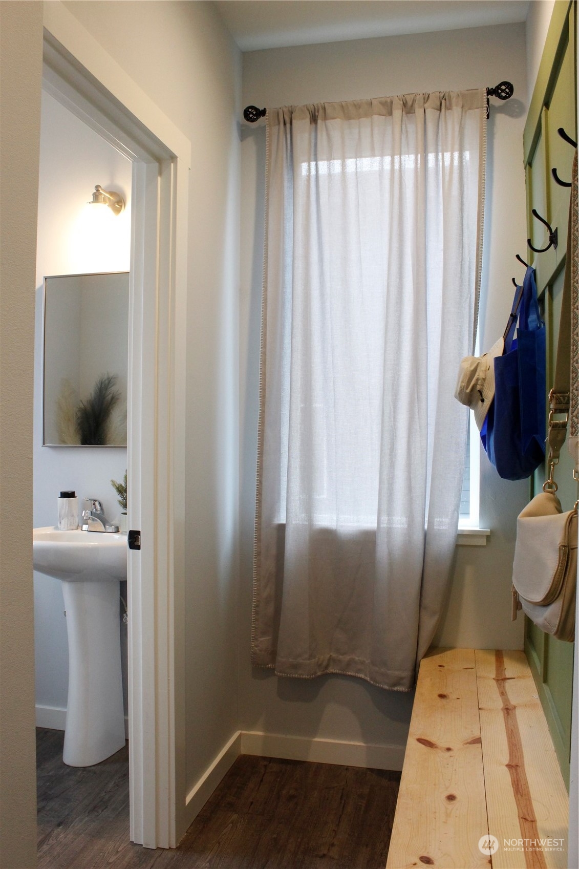 175 London Lane Chehalis, WA 98532 - Photo 2 of 14 a bathroom with a sink a toilet and shower