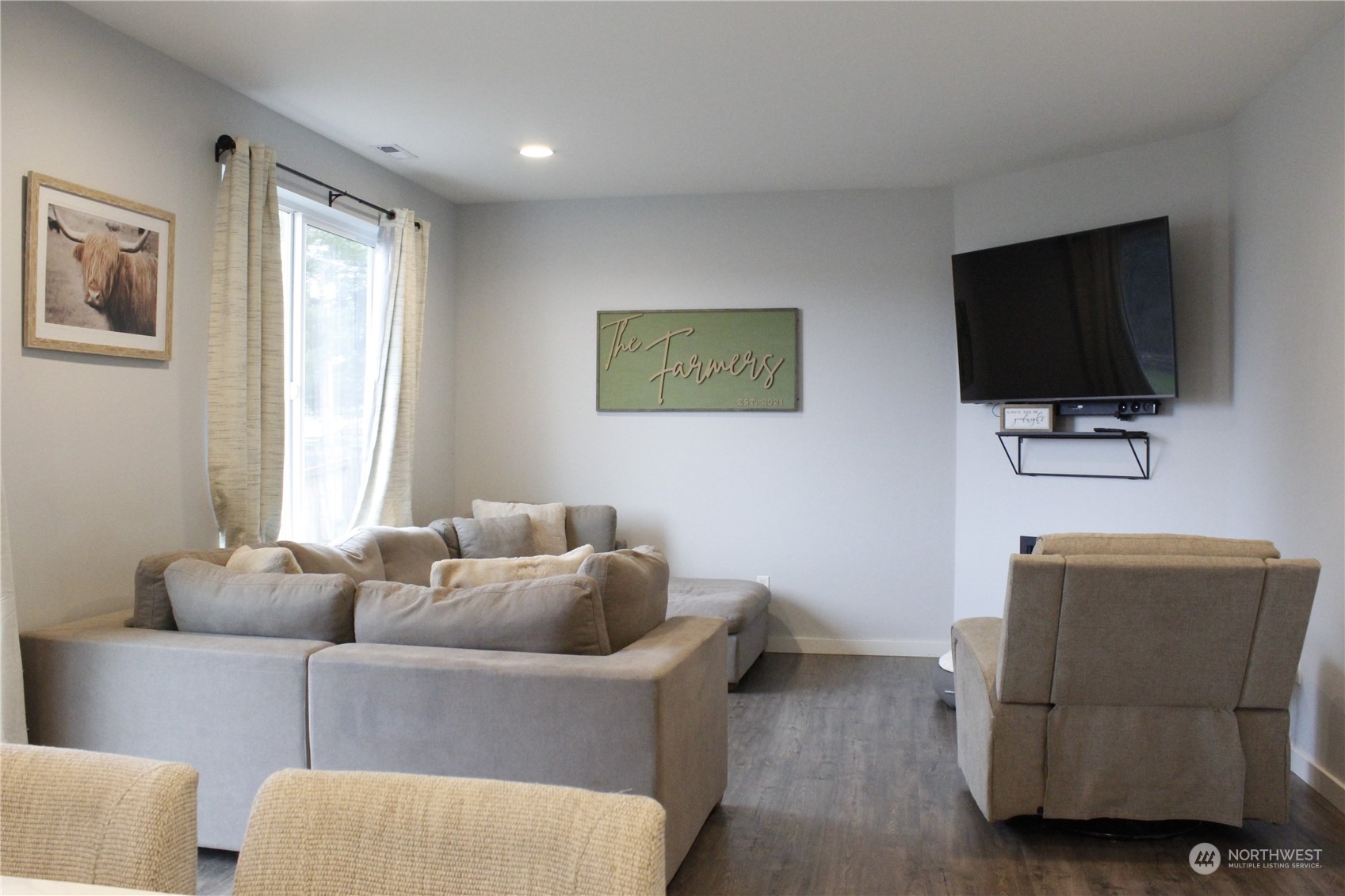 175 London Lane Chehalis, WA 98532 - Photo 5 of 14 a living room with furniture and a flat screen tv