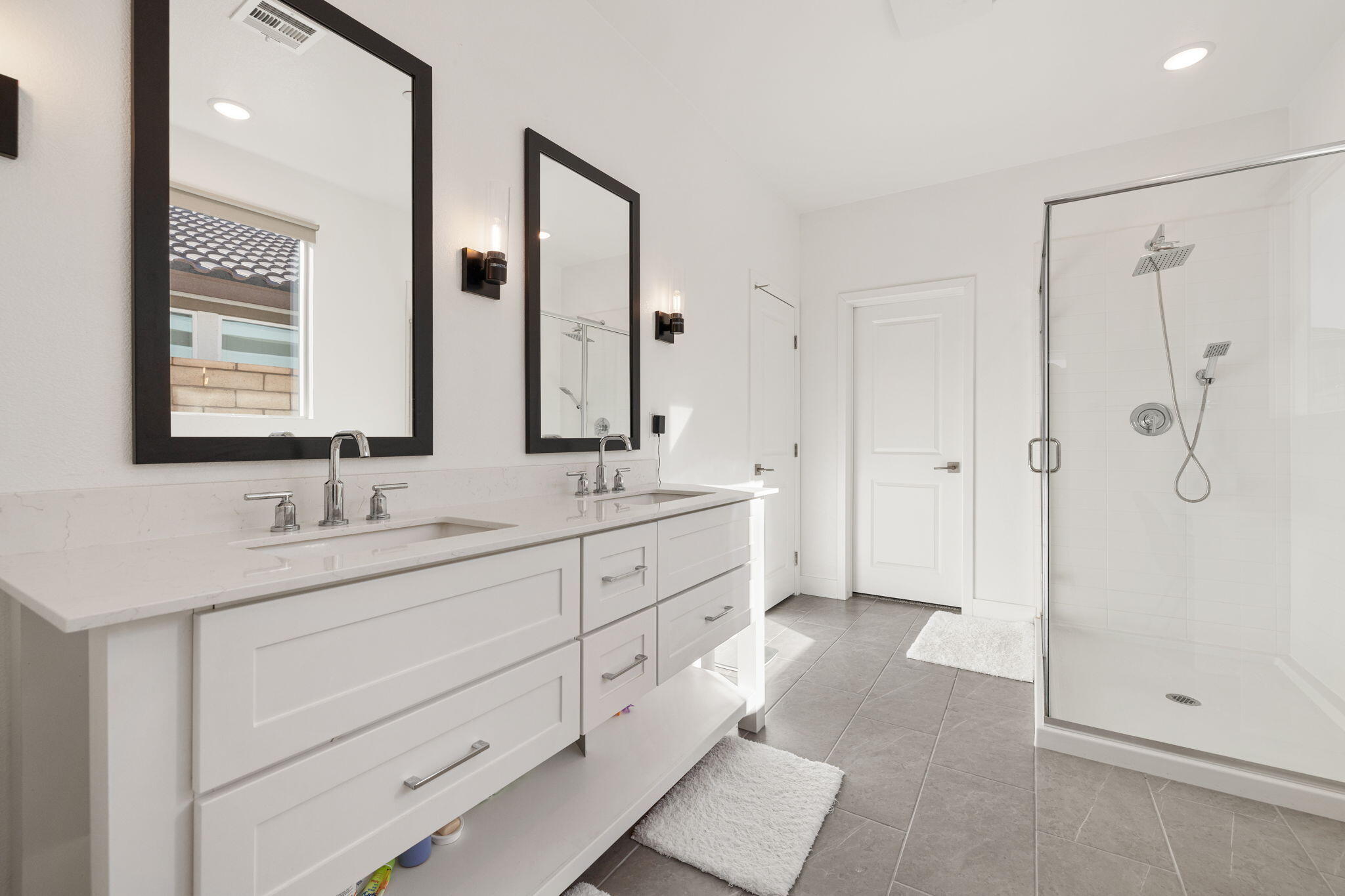 42501 Solicio Way Indio, CA 92203 - Photo 18 of 34 a spacious bathroom with double sink shower and a mirror