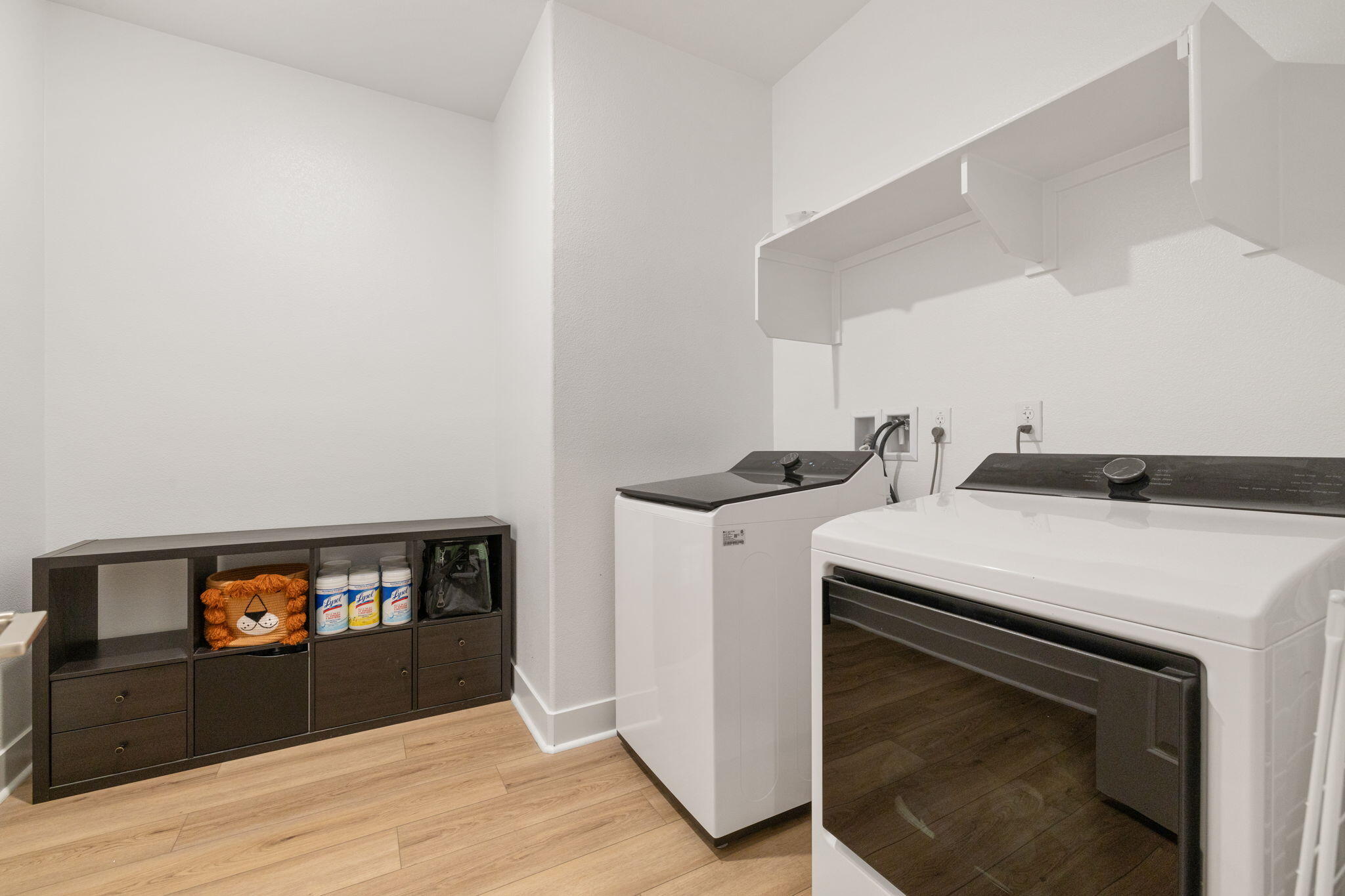 42501 Solicio Way Indio, CA 92203 - Photo 24 of 34 a kitchen with a stove and a microwave