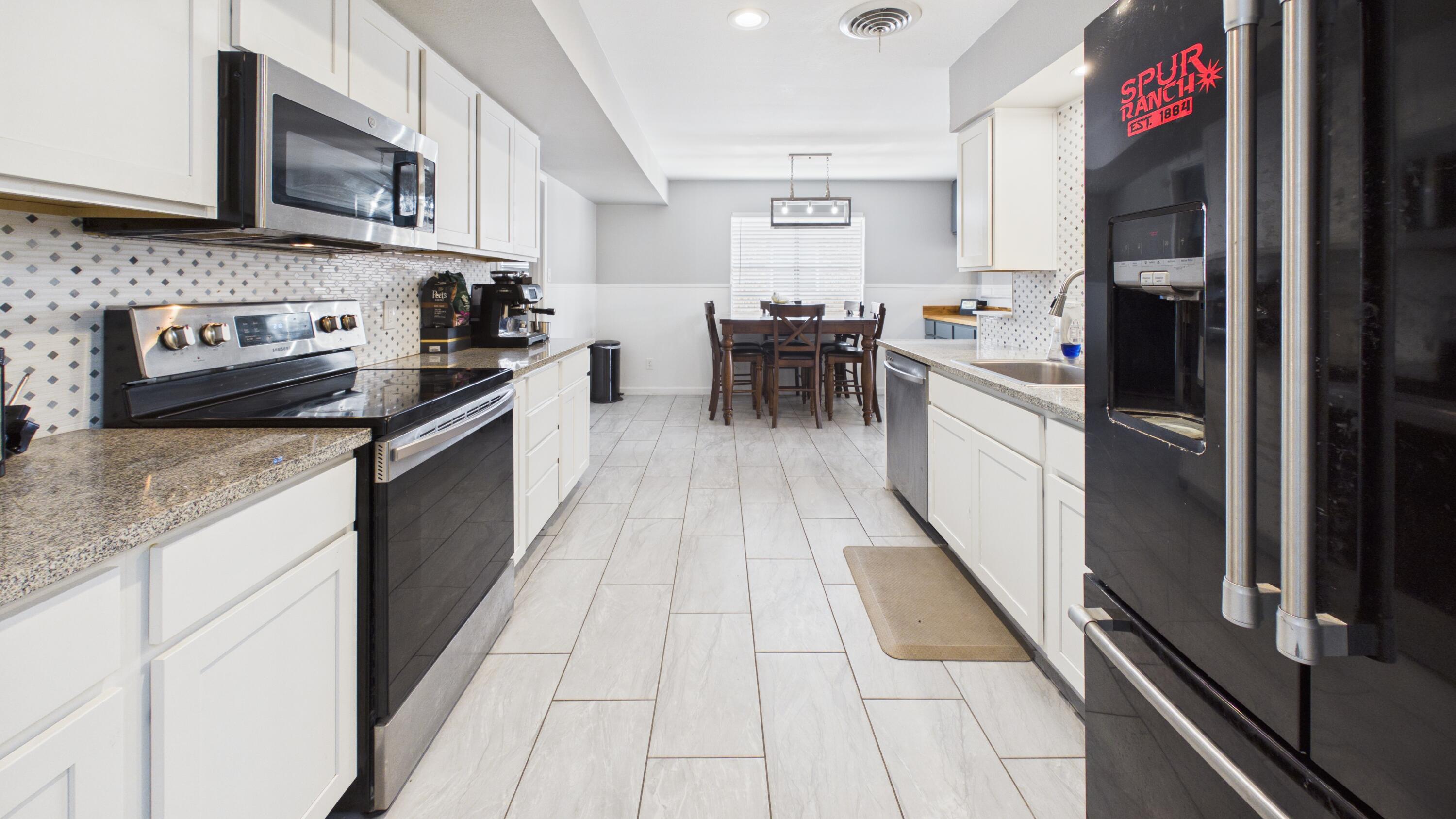 4614 31st Street Lubbock, TX 79410 - Photo 7 of 37 CAM06379G6-PR0007-STILL015