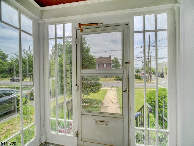 141 Parker Road Elizabeth, NJ 07208 - Photo 5 of 35