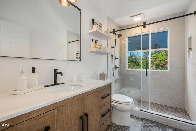 $2,450,000 | 11100 Hortense Street, Toluca Lake, CA 91602