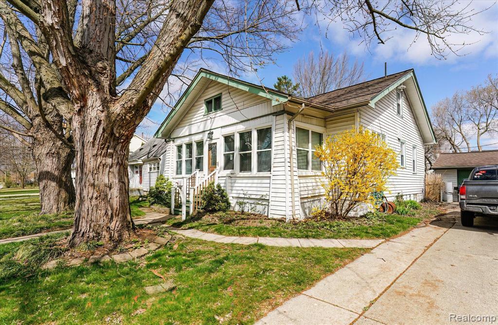 2210 Cambridge Road Berkley, MI 48072 - Photo 1 of 32
