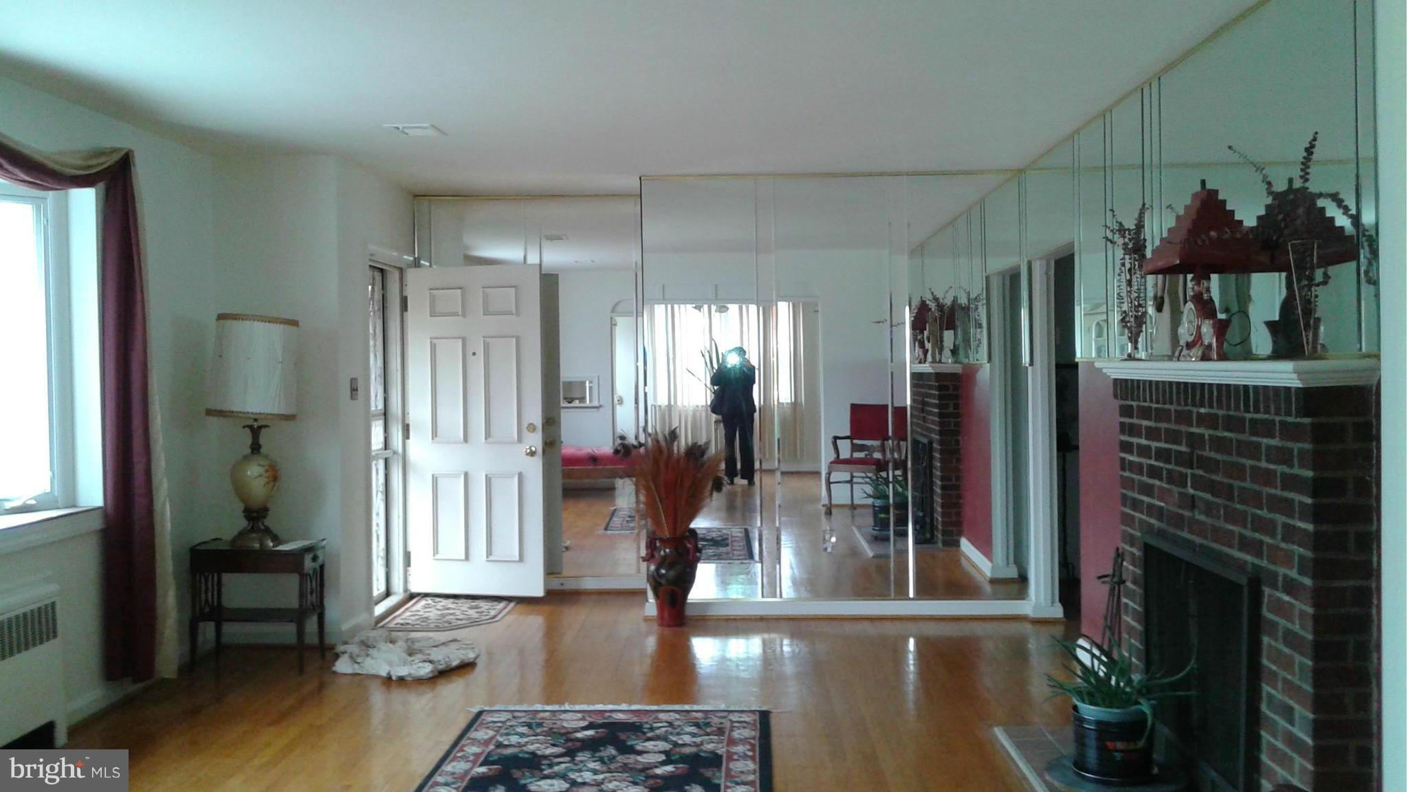 5701 Merchant Road Temple Hills, MD 20748 - Photo 3 of 6 Living Room