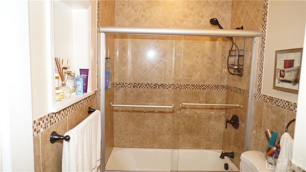 311 Rector Street Perth Amboy, NJ 08861 - Photo 5 of 24 Gallery Image 5