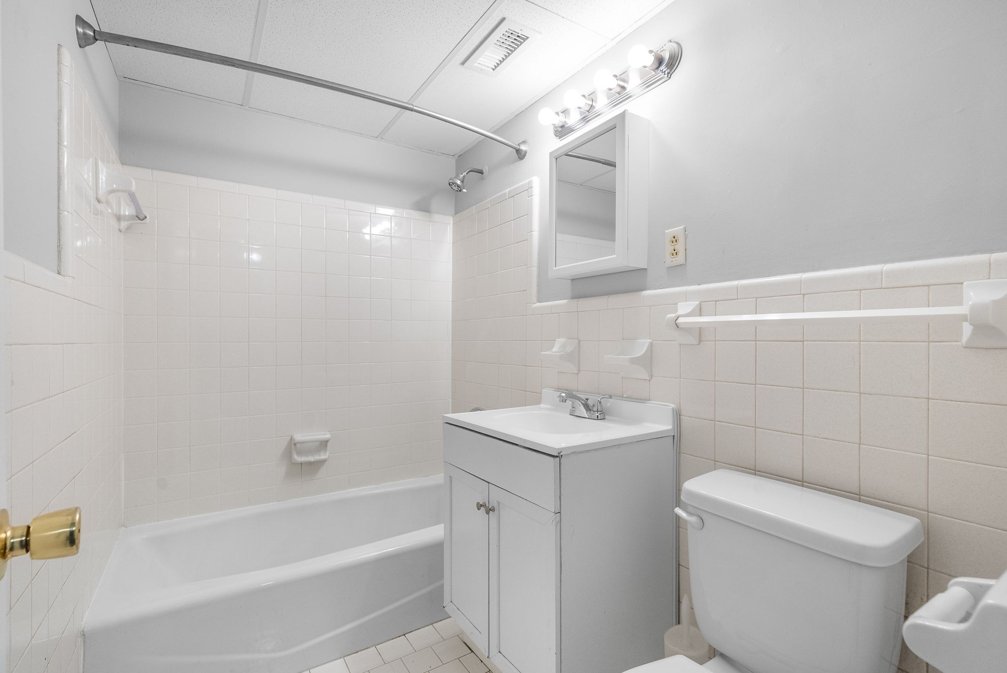 1600 Paradise Hill Road, Unit B Clarksville, TN 37043 - Photo 18 of 20 a bathroom with a sink a toilet and shower