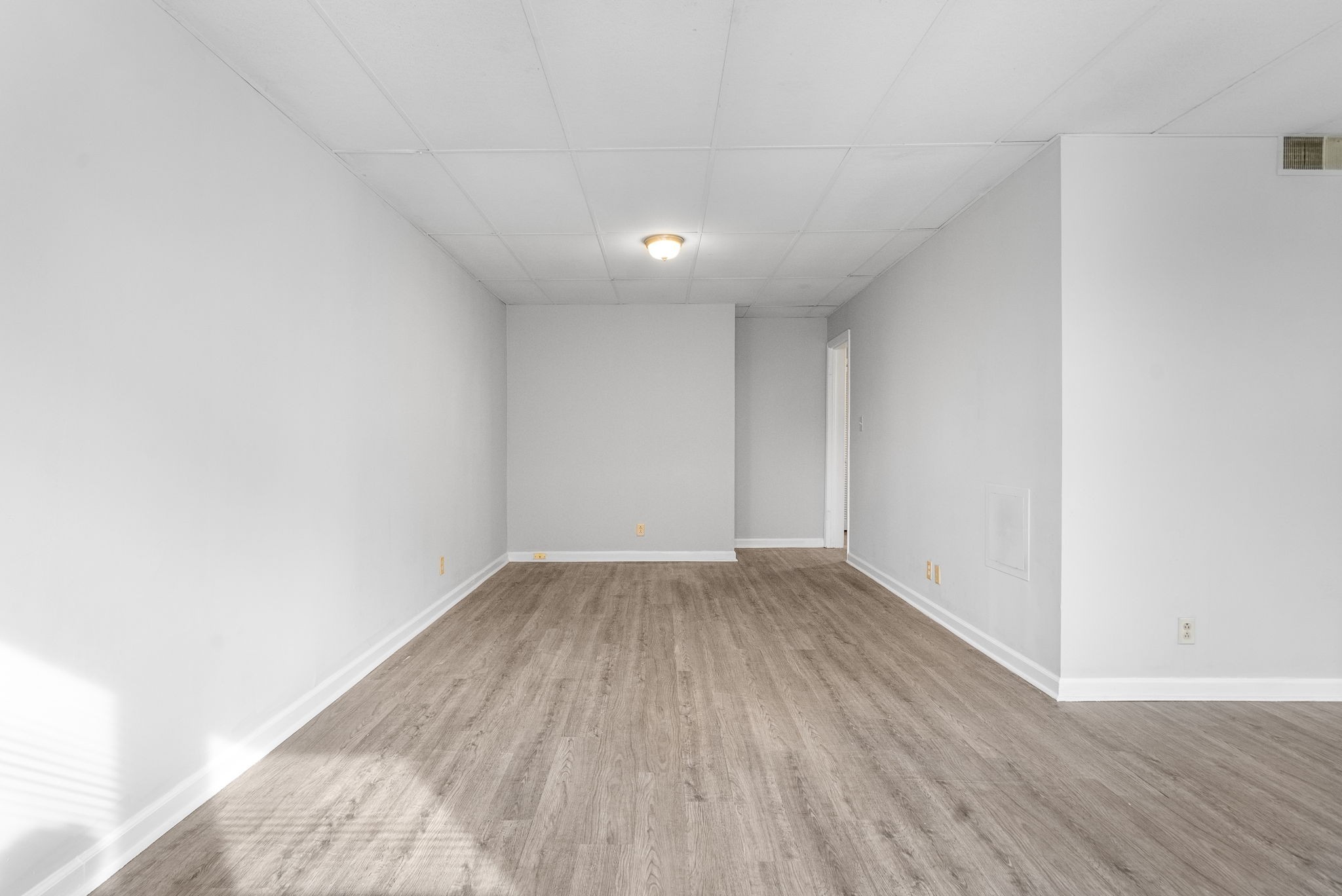 1600 Paradise Hill Road, Unit B Clarksville, TN 37043 - Photo 9 of 20 a view of an empty room and wooden floor