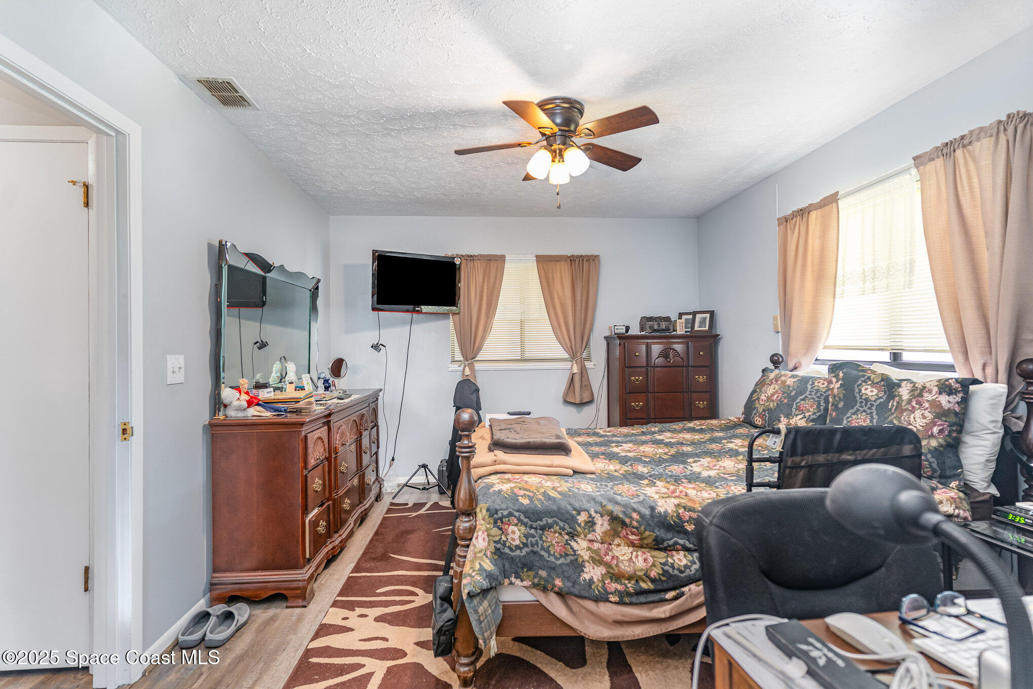 9980 Southwest 101st Lane Ocala, FL 34481 - Photo 14 of 25 a living room with furniture and a flat screen tv