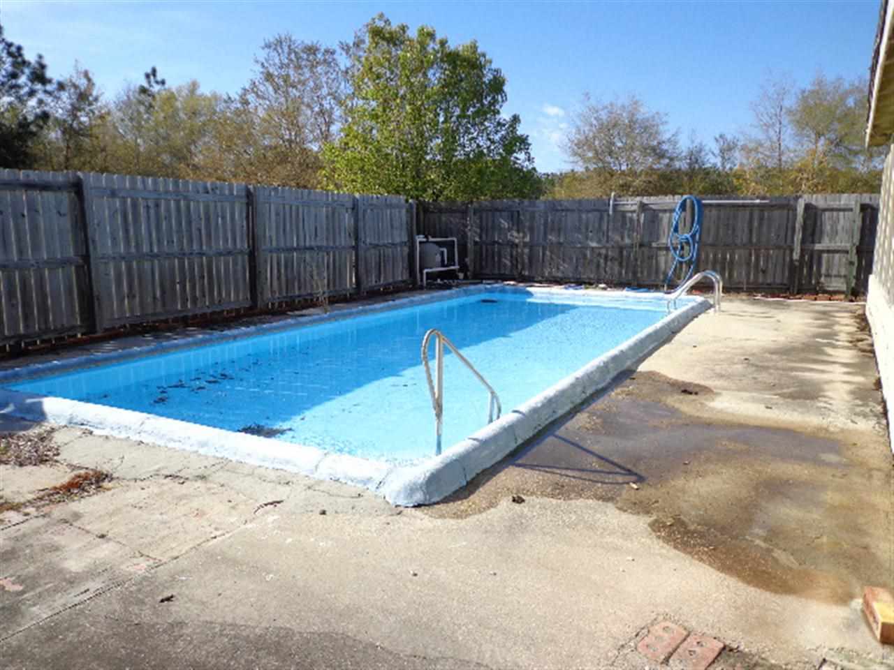 5101 Black Road Milton, FL 32583 - Photo 4 of 34 In ground Pool