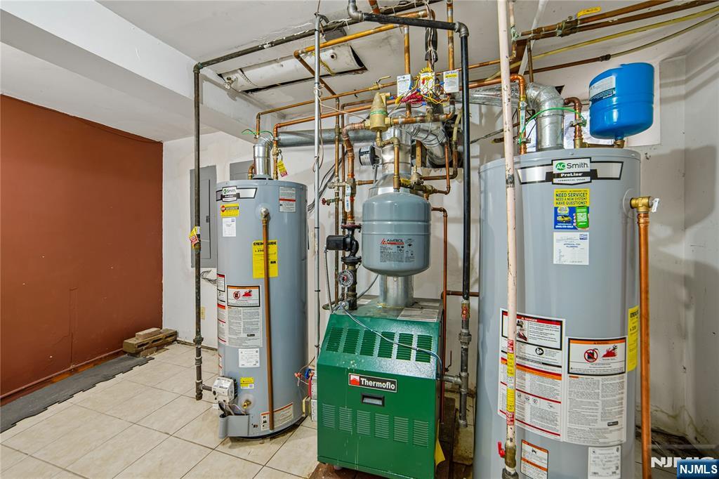 457 Summit Street Norwood, NJ 07648 - Photo 27 of 35 a utility room with dryer and washer