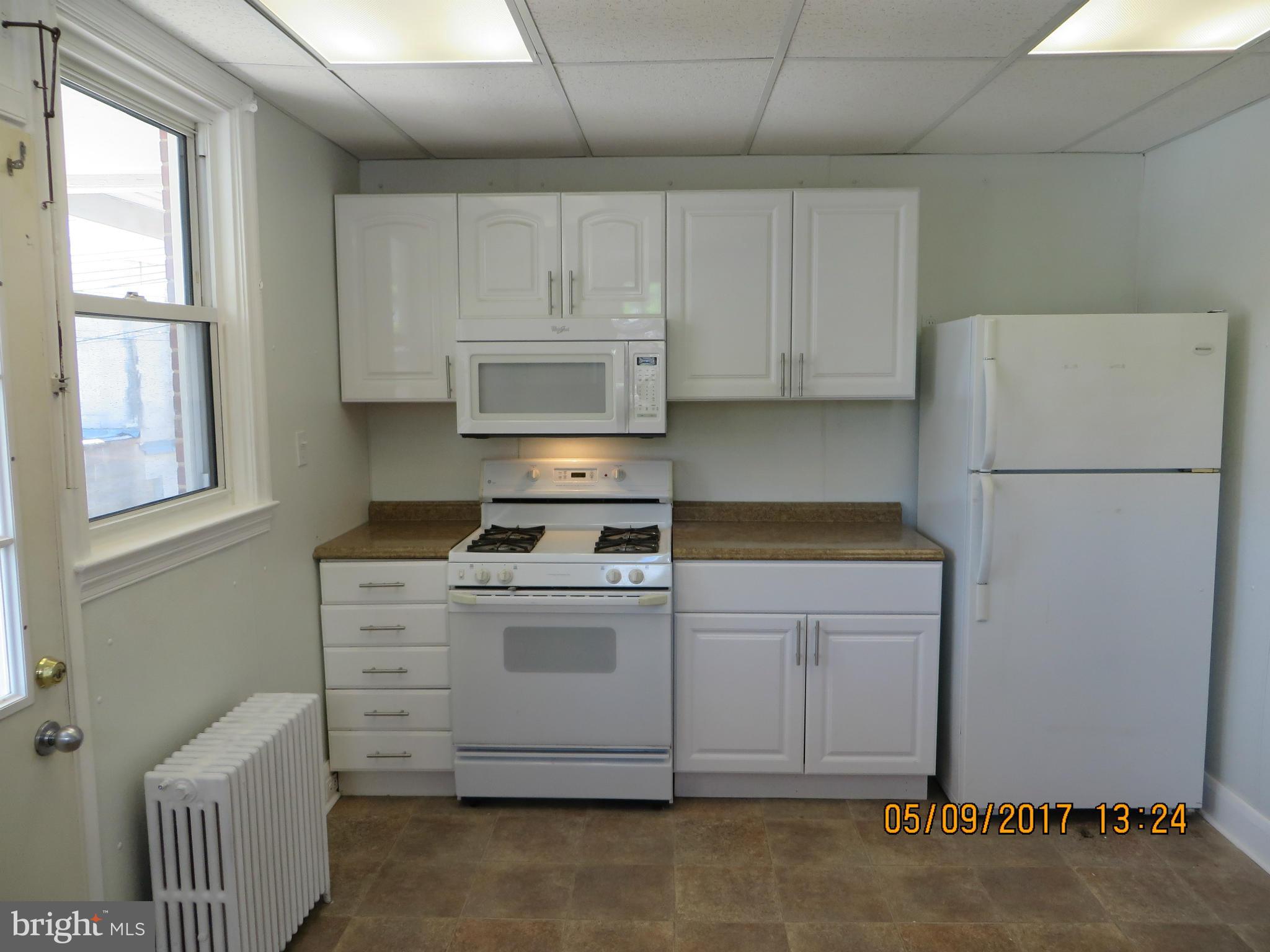 7017 Harford Road Baltimore, MD 21234 - Photo 11 of 29 Kitchen