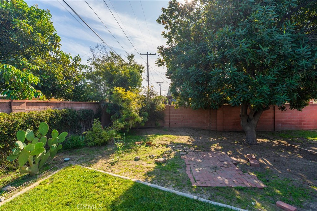 934 North Maple Street Anaheim, CA 92801 - Photo 34 of 47 a view of a backyard