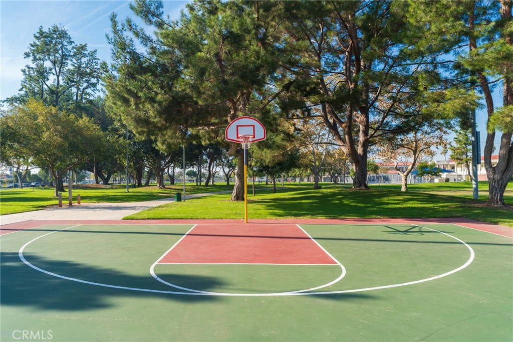 934 North Maple Street Anaheim, CA 92801 - Photo 36 of 47 a view of a tennis ground with large trees